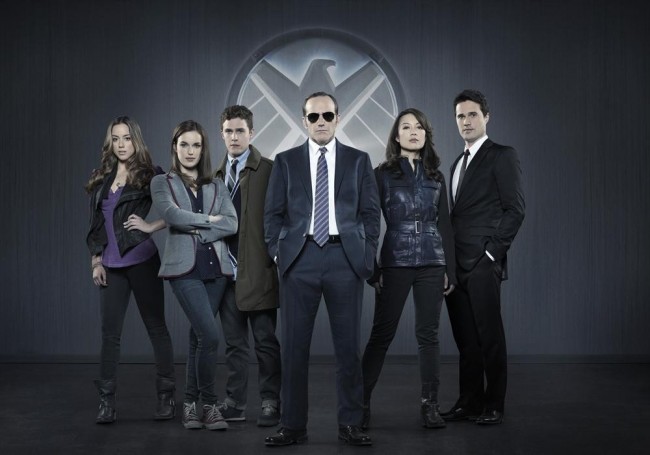 CHLOE BENNET, ELIZABETH HENSTRIDGE, IAIN DE CAESTECKER, CLARK GREGG, MING-NA WEN, BRETT DALTON in MARVEL'S AGENTS OF SHIELD