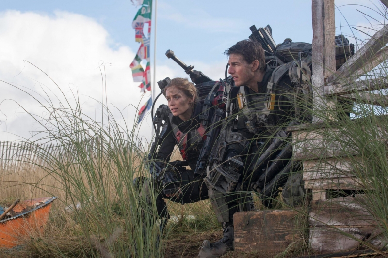 Emily Blunt and Tom Cruise in Edge of Tomorrow (2014) Movie Image