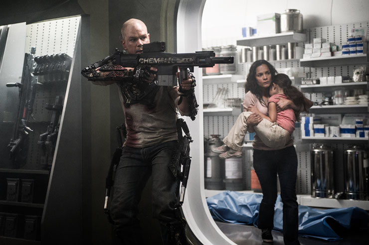 Matt Damon and Alice Braga in Elysium (2013) Movie Image