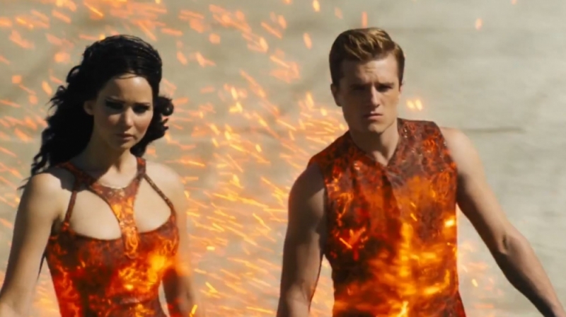 Jennifer-Lawrence-and-Josh-Hutcherson-in-THe-Hunger-Games-Catching-Fire-2013-Movie-Image